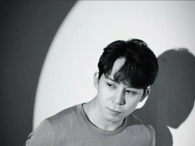 韓国ラッパーUber Defが、ミュージックビデオ（MV）撮影中に女性モデルが使用していた脱衣スペースにカメラを設置して盗撮した疑いをもたれる中 「事実無根」と否定した（画像提供:wowkorea）