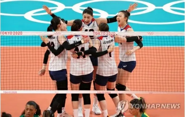 得点を決めて喜ぶ韓国選手＝６日、東京（聯合ニュース）