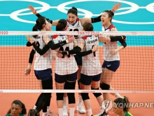 得点を決めて喜ぶ韓国選手＝６日、東京（聯合ニュース）