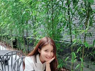 女優イ・シヨン、小さな顔と長い脚で9頭身のスタイルを披露