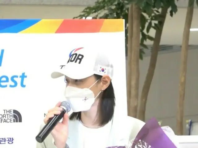 韓国女子バレーボール主将キム・ヨンギョン（33）が韓国に帰国した際の記者会見で、司会者の「呆れた質問」が物議を醸している中、関係者が「ジョークのつもりだった」と発言（画像提供:wowkorea）