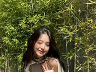 元「IZ*ONE」チャン・ウォニョン、クロップトップ＆ボレロスタイルで妖精のよう