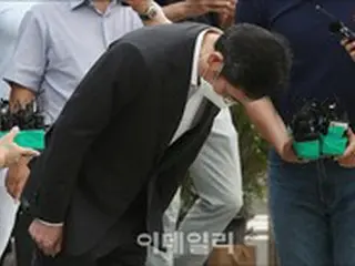 サムスン電子副会長、仮釈放…深々と頭を下げて「本当に申し訳ない」＝韓国