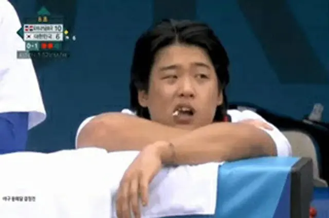 東京オリンピックに出場した韓国の野球代表選手が、ベンチでガムを噛む姿が中継カメラに映し出され、韓国で物議を醸した中、同選手が謝罪した（画像提供:wowkorea）