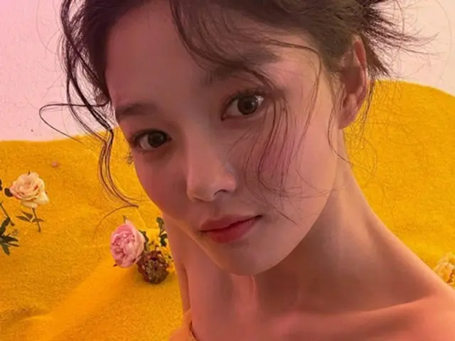 女優キム・ユジョン、黄色いドレスではじける魅力をアピール（画像提供:wowkorea）