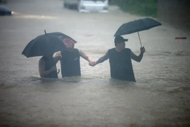 韓国江陵「腰まであっという間に」大雨による浸水被害続出（画像提供:wowkorea）
