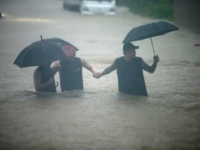 韓国江陵「腰まであっという間に」大雨による浸水被害続出（画像提供:wowkorea）