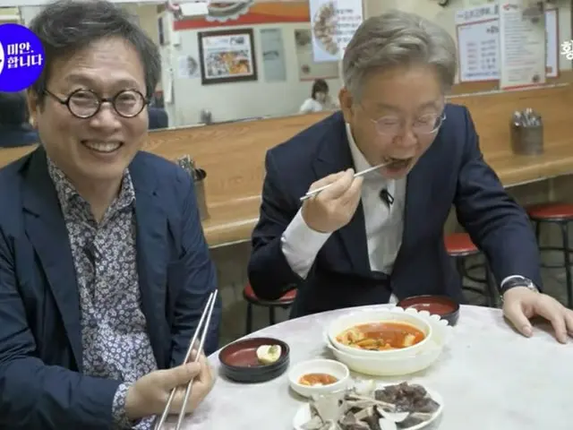 黄橋益氏（左）と李在明、京畿道知事（右）（画像提供:wowkorea）