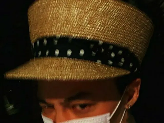 “JENNIEと2度目の熱愛説”G-DRAGON(BIGBANG)、眼差しが強烈なセルカ公開(画像提供:wowkorea)