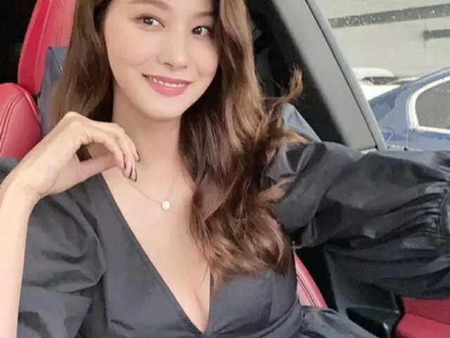 女優ユ・イニョン、華麗な微笑みで女神級ビジュアル披露（画像提供:wowkorea）