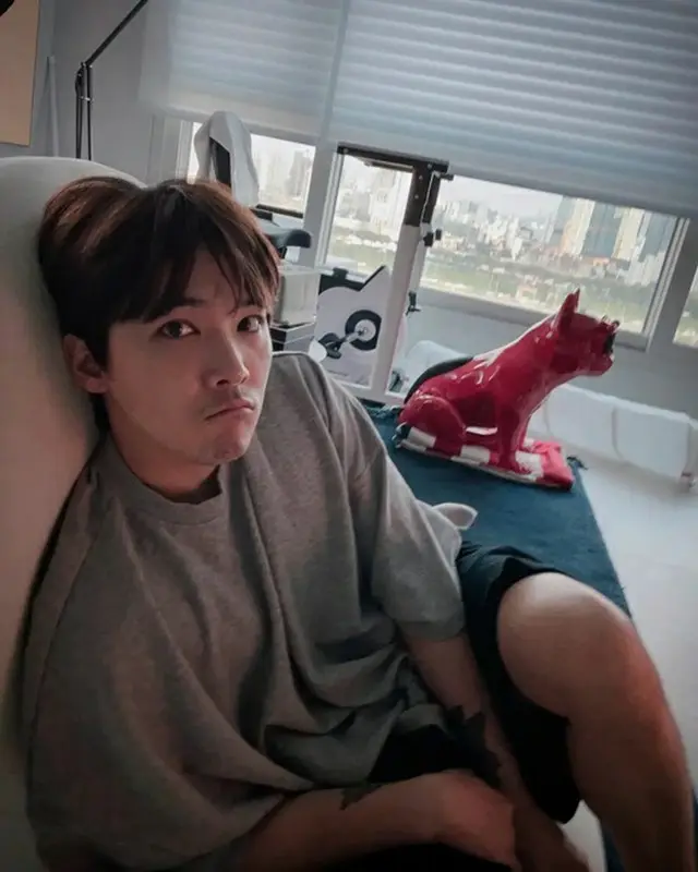 「FTISLAND」イ・ホンギ、新型コロナワクチン接種後…「腕があがらない」（画像提供:wowkorea）