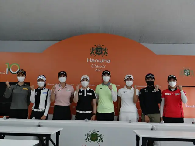 記者会見に出席した選手たち。右からオ・ジヒョン、パク・ミンジ、キム・ジヒョン、チ・ウンヒ、イ・ジョンミン、ソン・ユジン、パク・ヒョンギョン、パク・チェユン（画像提供:wowkorea）