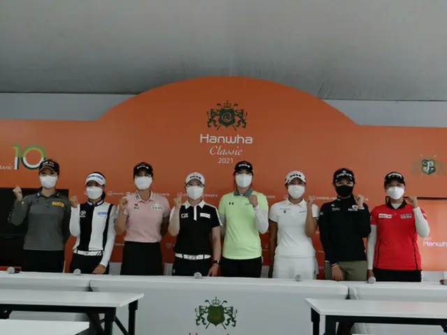 記者会見に出席した選手たち。右からオ・ジヒョン、パク・ミンジ、キム・ジヒョン、チ・ウンヒ、イ・ジョンミン、ソン・ユジン、パク・ヒョンギョン、パク・チェユン（画像提供:wowkorea）