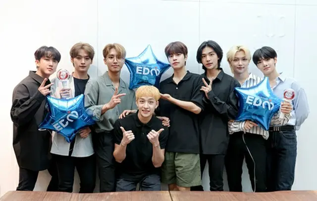 グループ「Stray Kids」が海外の小児患者の願いをかなえるジーニーに変身した。（画像提供:Mydaily）
