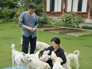 文在寅大統領、医療陣のストライキ交渉中にSNSに愛犬写真掲載で批判殺到＝韓国