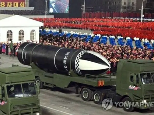 北朝鮮の朝鮮中央通信は１月１５日、第８回朝鮮労働党大会を記念して同１４日に平壌で閲兵式を実施したと報じた。閲兵式で公開した新型とみられるＳＬＢＭ＝（朝鮮中央通信＝聯合ニュース）≪転載・転用禁止≫