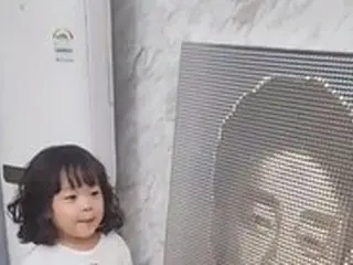 ペク・ジョンウォンの妻ソ・ユジン、娘のセウンちゃんと幸せな日常を公開…ハングルの勉強もパパの名前で