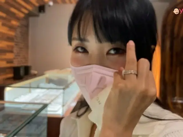 イ・セヨン、日本人彼氏へダイヤの指輪でプロポーズ…「私と結婚してください」