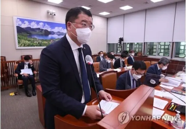 国会外交統一委員会の全体会議に出席した崔次官＝7日、ソウル（聯合ニュース）