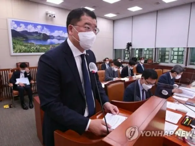 国会外交統一委員会の全体会議に出席した崔次官＝7日、ソウル（聯合ニュース）