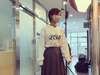 女優イ・ユンジ、まるで高校生みたい...「制服のような雰囲気、分かるかな？」