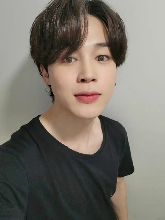 「BTS（防弾少年団）」のJIMIN、天使がそこに!?　胸キュン誘う反則級のスマイル…ツルツルお肌がまぶしいVサイン（画像提供:wowkorea）