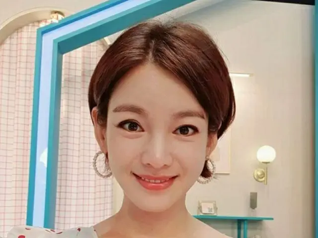 タレントチョン・ガウン、「BLACKPINK」ジェニーのドッペルゲンガー?「ジェニーのような肩を作ろうとしている」(画像提供:wowkorea)