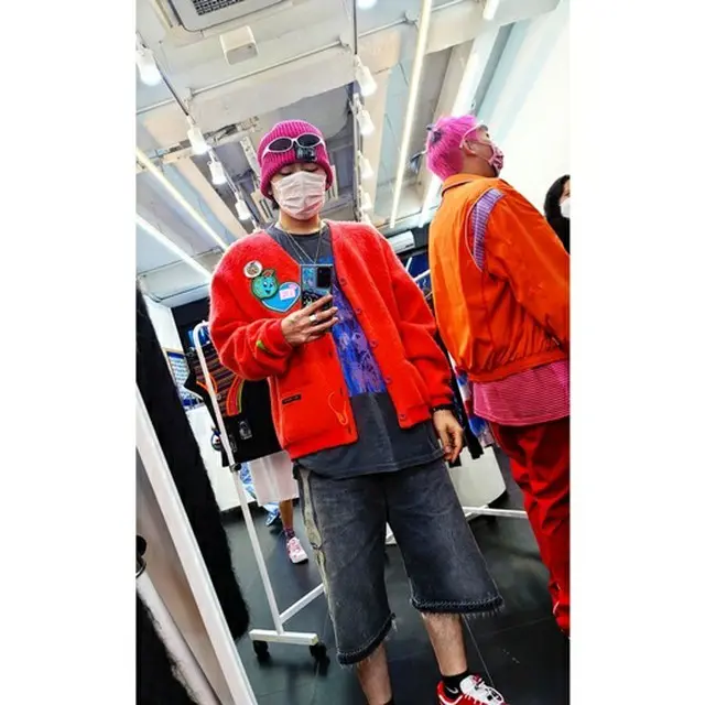ジコ（Block B）、誕生日迎え ”個性的ファッション”で近況報告（画像提供:wowkorea）