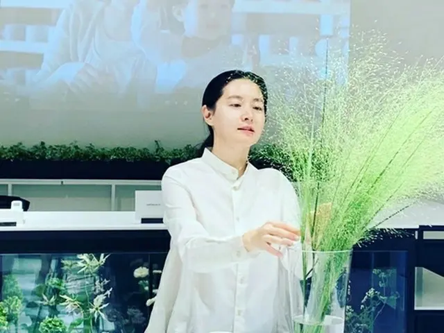 女優イ・ヨンエ、優雅な日常公開 「花との生活」（画像提供:wowkorea）