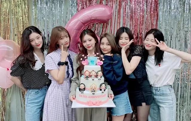 「DIA」、デビュー6周年をお祝い…可愛さが増した6人で記念ショット（画像提供:wowkorea）