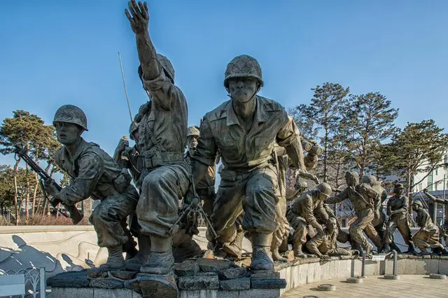 韓国ソウルの戦争記念館、軍人の像（画像提供:wowkorea）