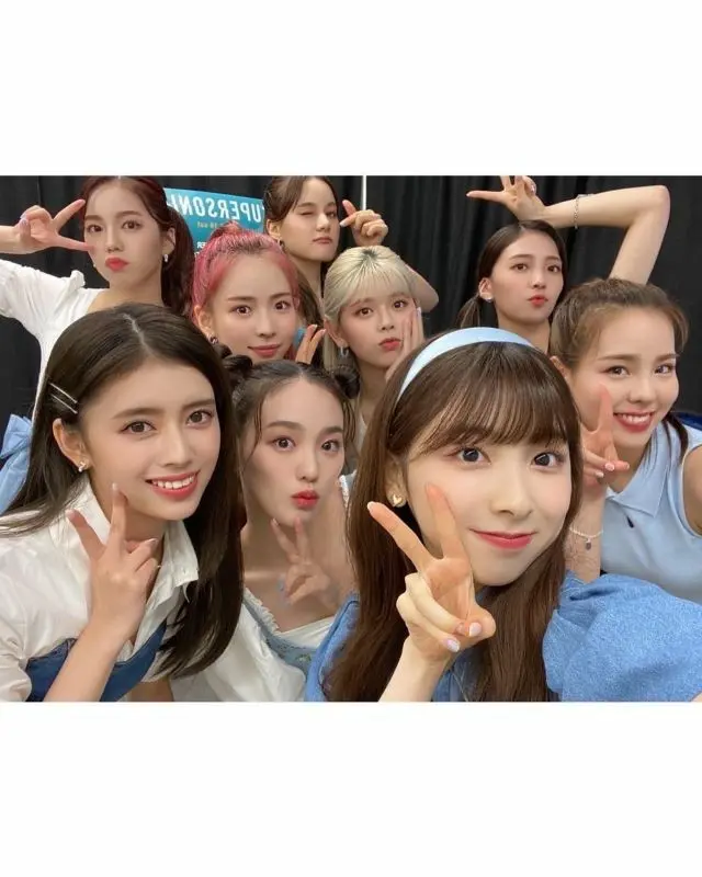 「NiziU」のMIIHI、キュートなVサインでスパソニ出演の感想「WithUが大好き」…ファンも「終始涙が止まらなかった」（画像:「NiziU」公式インスタグラム）