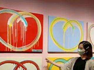 ソン・ユリ（Fin.K.L）、秋スタイルでゆったりと絵画鑑賞