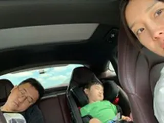“第2子妊娠”の歌手イ・ジヘ、連休中に運転を担当？…熟睡中の夫と娘に「うらやましい」