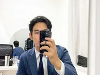 俳優キム・スヒョン、胸キュン必至のスーツ姿を披露