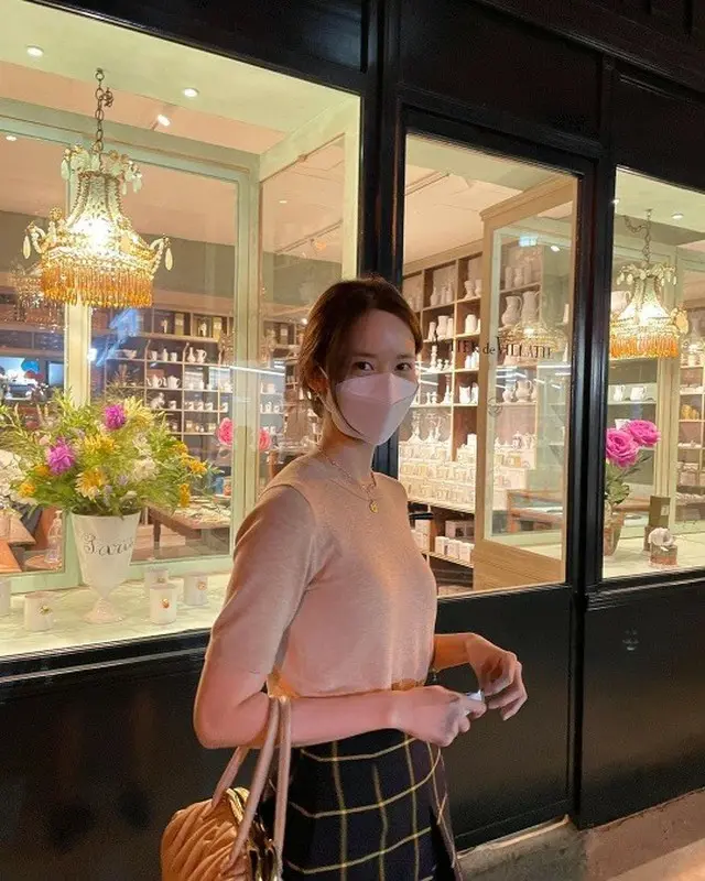 ユナ（少女時代）、パリの街角に下り立った女神のよう…マスクでも隠せない美しさ（画像提供:wowkorea）