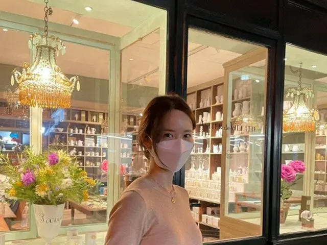 ユナ（少女時代）、パリの街角に下り立った女神のよう…マスクでも隠せない美しさ（画像提供:wowkorea）