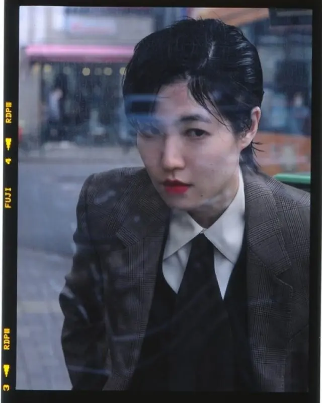 NHKドラマ「群青領域」主演決定のシム・ウンギョン、日本の街角で強烈なガールクラッシュの魅力を発散…これがBカット？（画像提供:wowkorea）