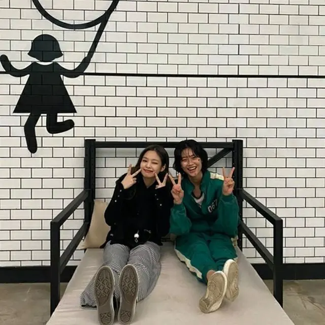 モデル兼女優チョン・ホヨンとガールズグループ「BLACKPINK」メンバーJENNIEの親交が公開された。（画像提供:Mydaily）