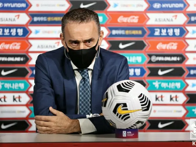 “イ・ガンイン除外－ペク・スンホ抜てき”韓国サッカー代表監督「マルチポジション能力の差」（画像提供:wowkorea）