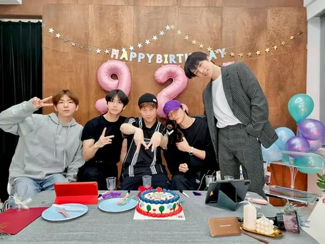 「MONSTA X」、ファン「MONBEBE」のための誕生日パーティー開催…「6回目の誕生日おめでとう」（画像提供:wowkorea）