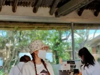 女優パク・ハンビョル、移住先チェジュ島で運営するカフェに立つ近況公開…おさげ姿でオルチャンぶり健在