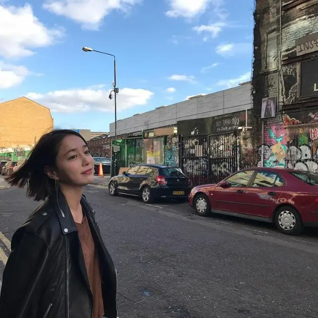 女優イ・ミンジョン、米LAで美貌がキャッチされる…夫で俳優のイ・ビョンホンの日程に同行。写真は9月13日のインスタグラム投稿。数年前に訪れたイギリス訪問の模様。（画像:イ・ミンジョンインスタグラム）