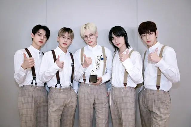 グループ「TOMORROW X TOGETHER（TXT）」が「THE FACT MUSIC AWARDS」で3年連続受賞した。（画像提供:wowkorea）