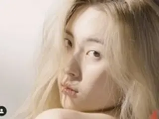 歌手ソンミ、トップスを着ずにジーンズを履いた後ろ姿を公開…シックかつセクシーな魅力
