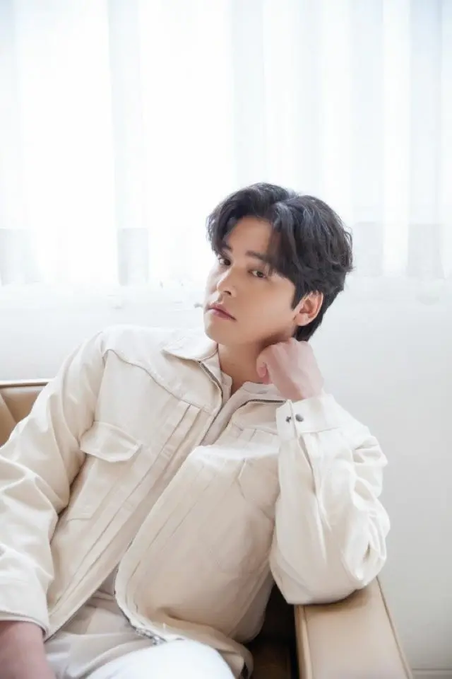【公式】“25kg減量成功”で話題の俳優イ・ジャンウ、ミュージカル「レベッカ」の主人公マキシム役にキャスティング確定（画像提供:wowkorea）