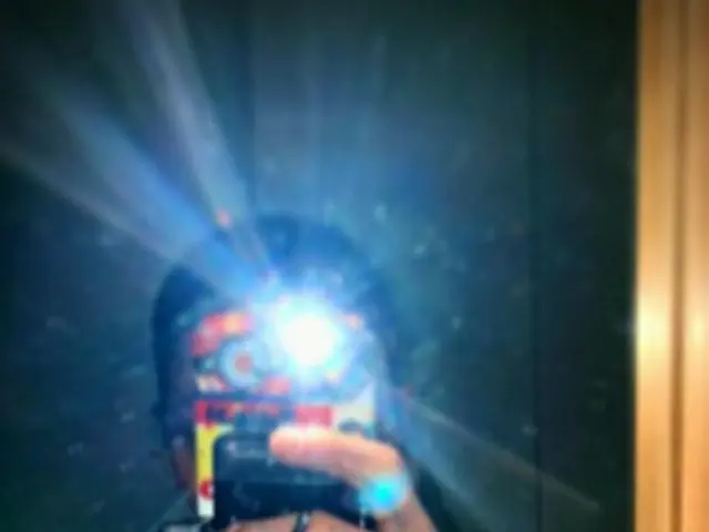 G-DRAGON(BIGBANG) 、フラッシュ眩しいセルカで近況報告(画像提供:wowkorea)