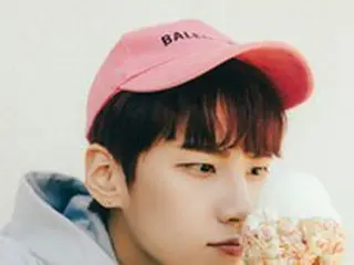 イ・ジンヒョク（UP10TION）、おどけた表情に男性美もたっぷり