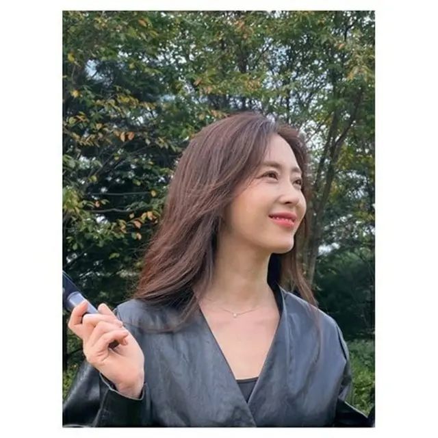 女優ソン・ユナ、年齢を忘れさせる美貌…ことしで48歳（画像提供:wowkorea）