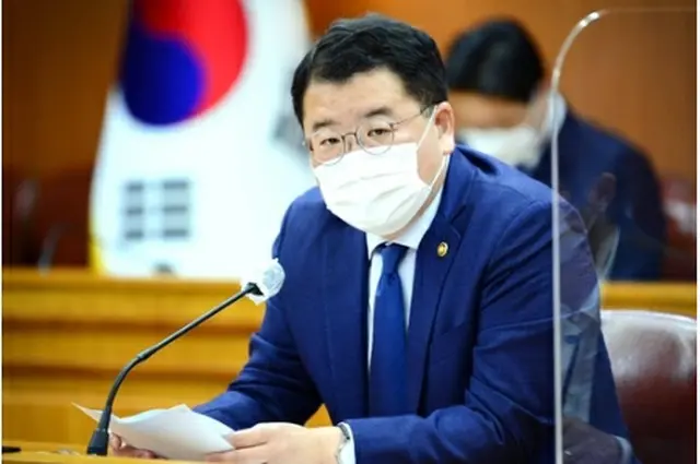 会議を主宰した崔鍾建氏（外交部提供）＝（聯合ニュース）≪転載・転用禁止≫